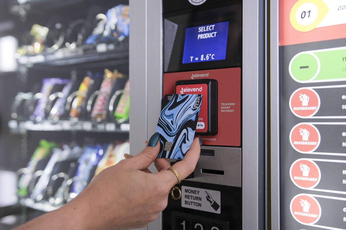 cashless vending-pay with a credit card at a vending machine