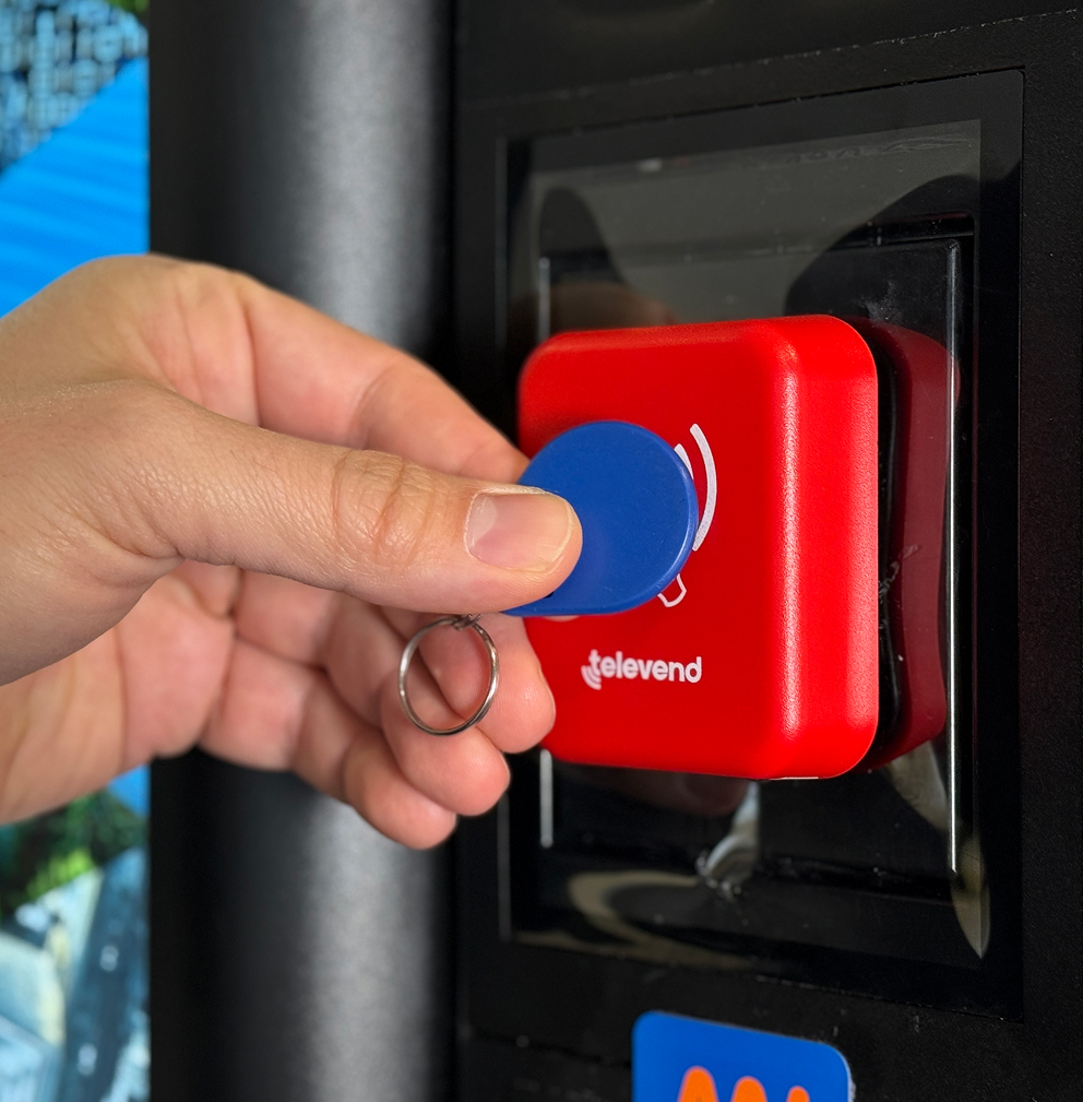 Closed-loop cashless payment on vending machine with Televend's TPAY100